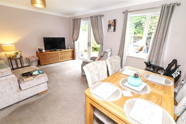 12, Beechfield Close, Borehamwood photo 3
