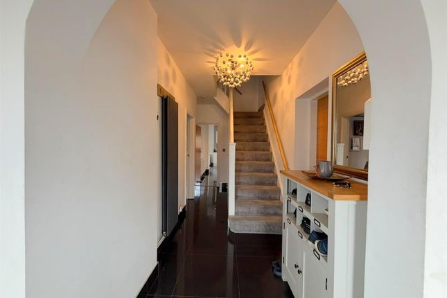 17, Stoughton Drive, Leicester photo 4