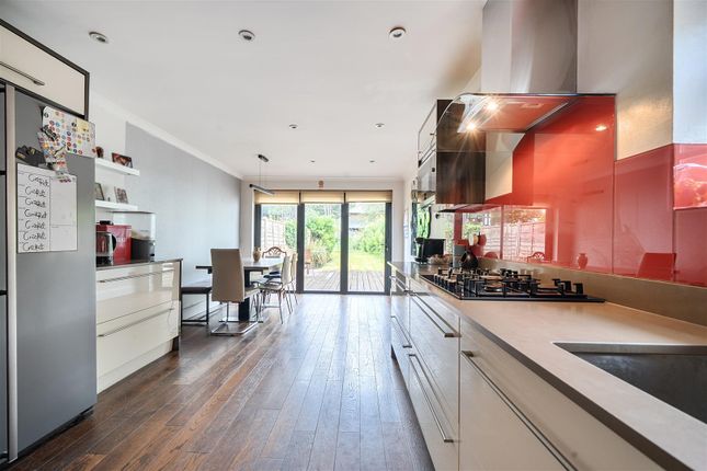 28, Rushett Close, Thames Ditton photo 3