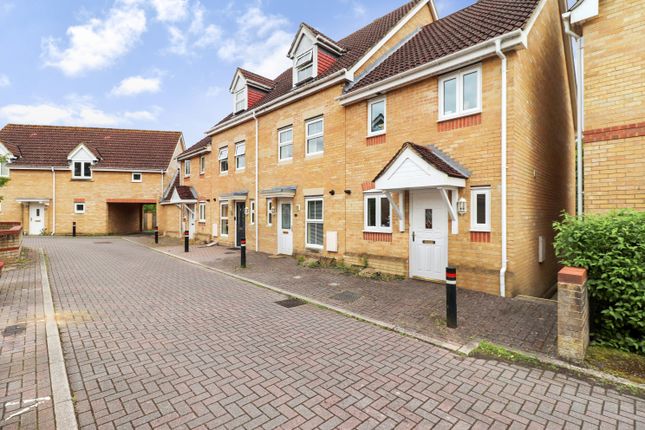 Thumbnail Town house to rent in Deer Walk, Hedge End, Southampton