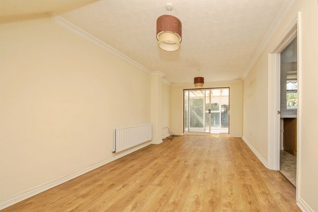 43, Derwent Road, Colchester photo 4