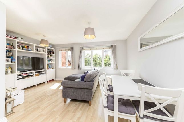 Thumbnail Flat to rent in Hopwood Close, Earlsfield
