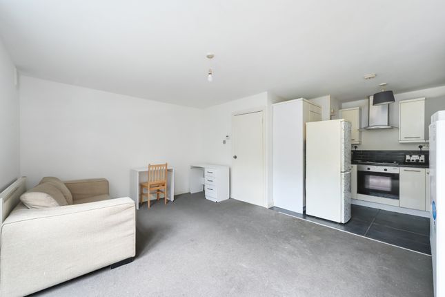 7, Badric Court, Battersea, Wandsworth photo 2