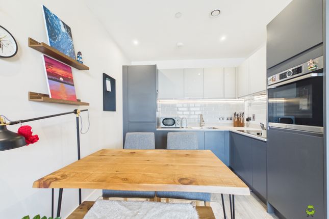 Flat 39, Starling Court, 1 Nest Way, London photo 3