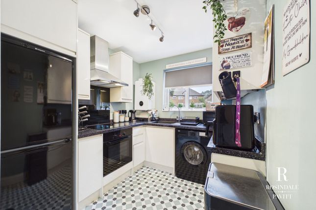 Flat 15, Melrose Tudor Plough Lane, Wallington photo 2