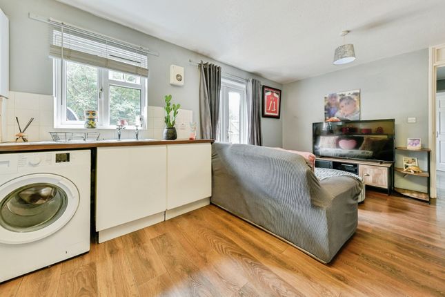 14, Lapwing Rise, Hertfordshire photo 4