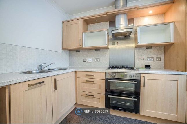 2-bed flat on Livingston, £1,300/mo
