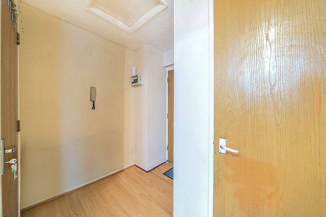 28, Anne Carver Lodge, Wembley photo 4