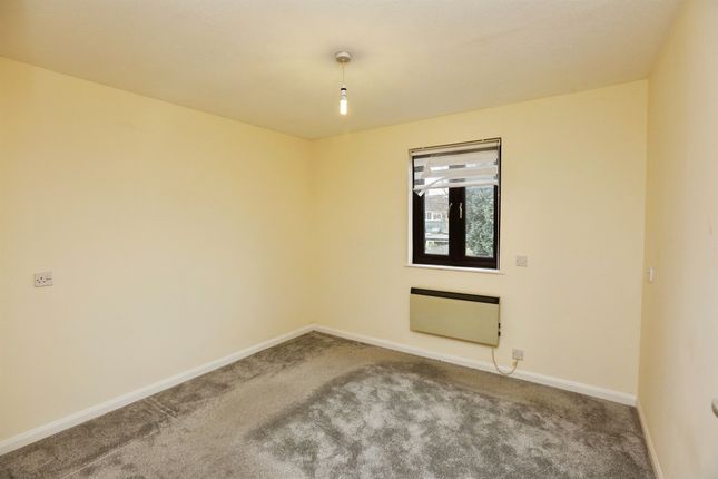 8, New Priory Gardens, Fareham photo 3