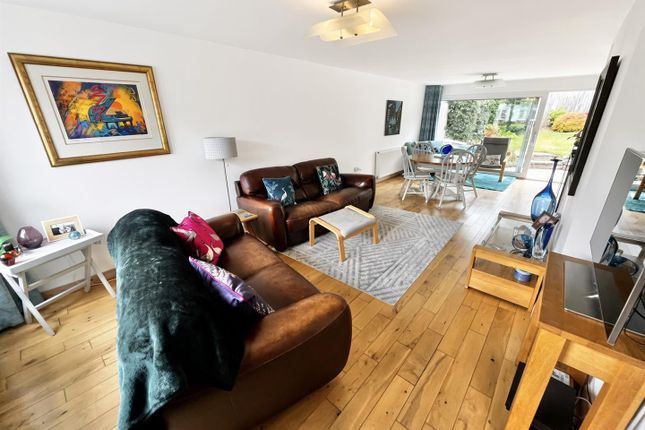 3, Bidston Drive, Handforth photo 2