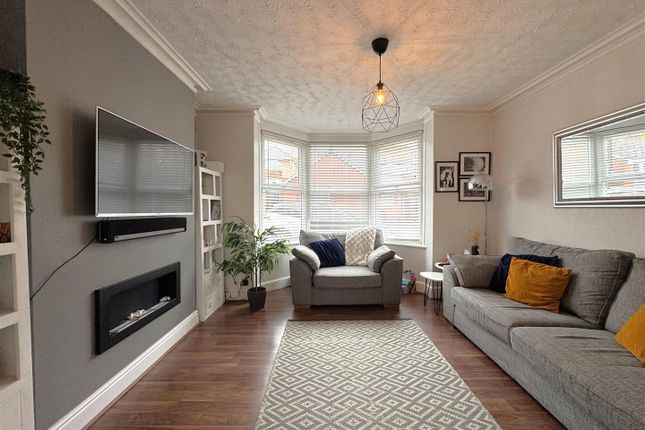 14, Cassiobury Road, Weymouth photo 2