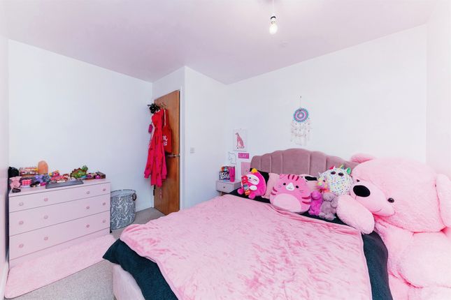 Flat for sale in Ferensway, Hull