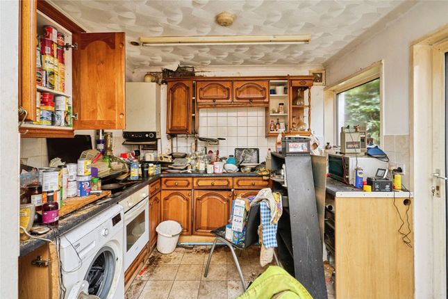 42, Barton Road, Isle of Wight photo 2