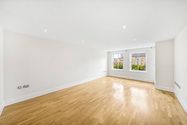 Flat 7, Greensward House,, Imperial Crescent, Imperial Wharf photo 2