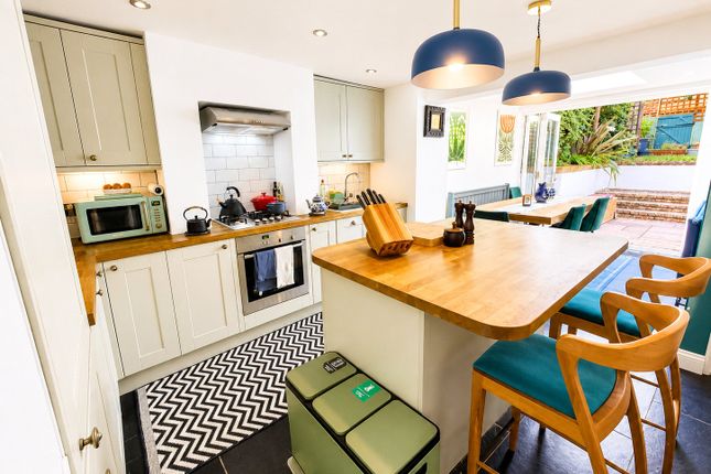 15, Mercia Grove, London photo 4