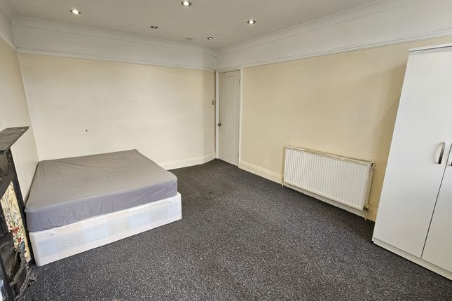 Windermere Avenue, Wembley photo 3