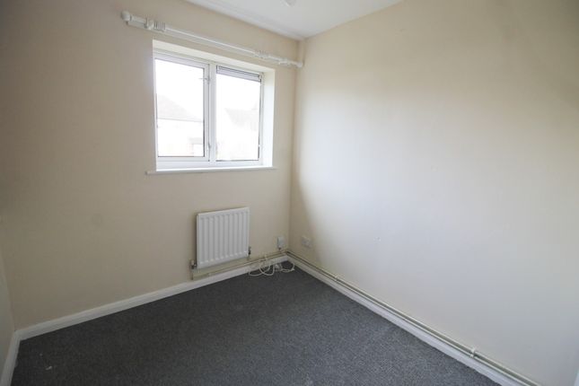 Flat for sale in Mentmore Close, High Wycombe