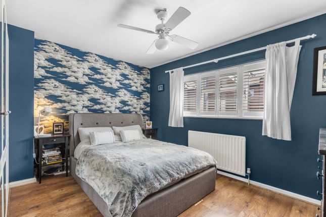 20, Moat Crescent, London photo 4