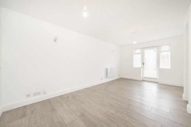 56, Cotton Avenue, London photo 2