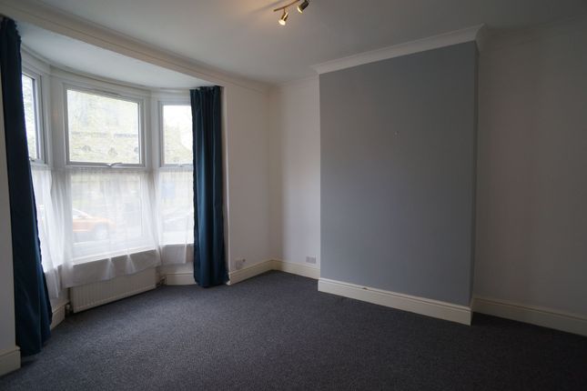 14 Vicarage Road, Rochester photo 4