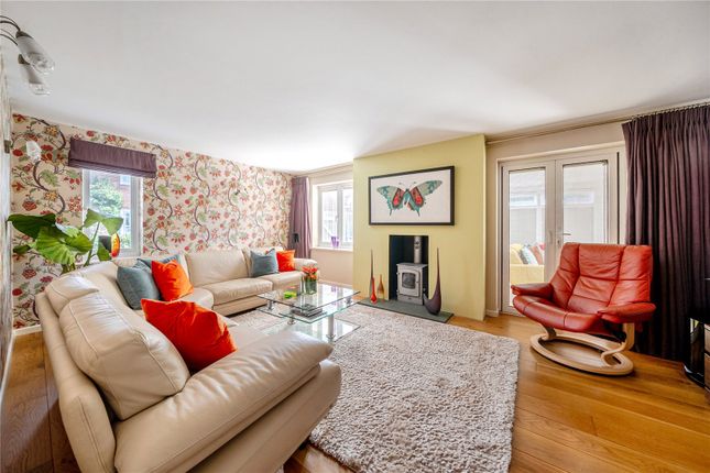 3, Heathfields, Newbury photo 3