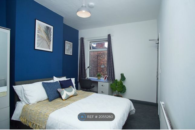 Room to rent in Chadwick Road, Eccles, Manchester