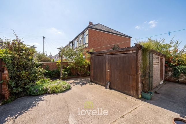 39 Cross Coates Road, Grimsby photo 2