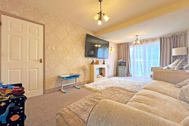 4, Bertram Close, Tipton photo 4