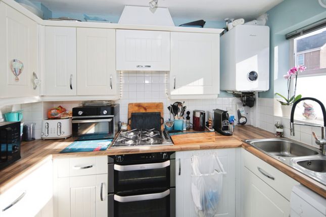 69, Hawksworth Crescent, West Midlands photo 3