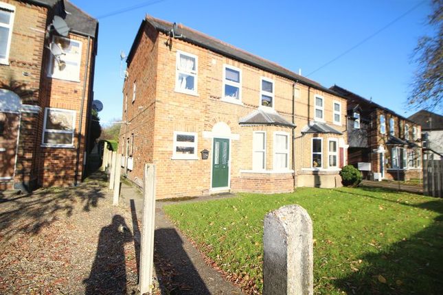 Flat to rent in London Road, High Wycombe