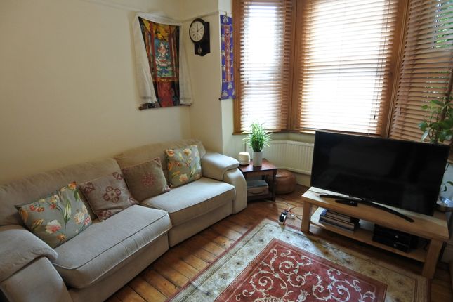 394, High Road, Willesden photo 3