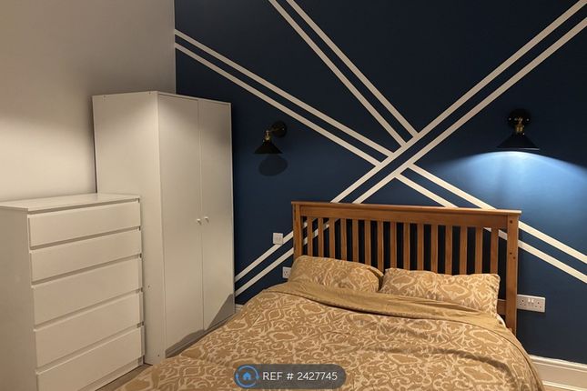 Room 4 - Upstairs Ensuite