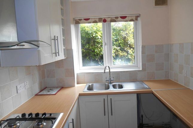 3, Courtlands Close, Watford photo 4