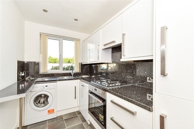 Latimer Drive Steeple View, Basildon photo 3