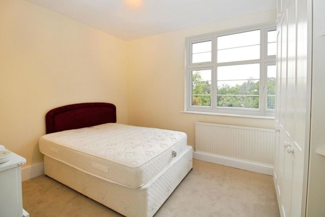 11 Spencer Court, 10, Spencer Park, London photo 3