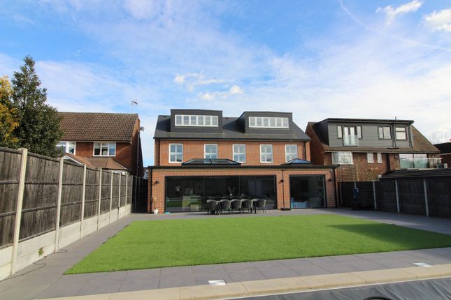 113 Mount Grace Road, Potters Bar photo 2
