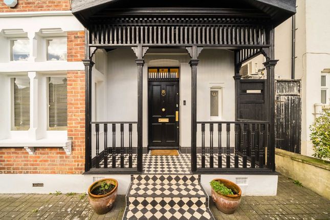 87, Barrow Road, London photo 2