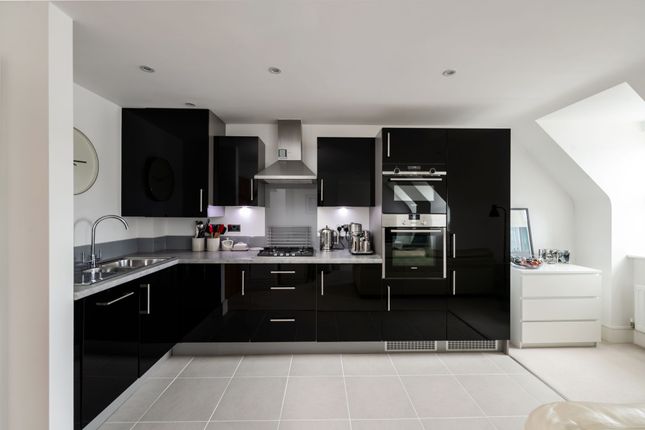 6 Currington House, Reigate photo 2