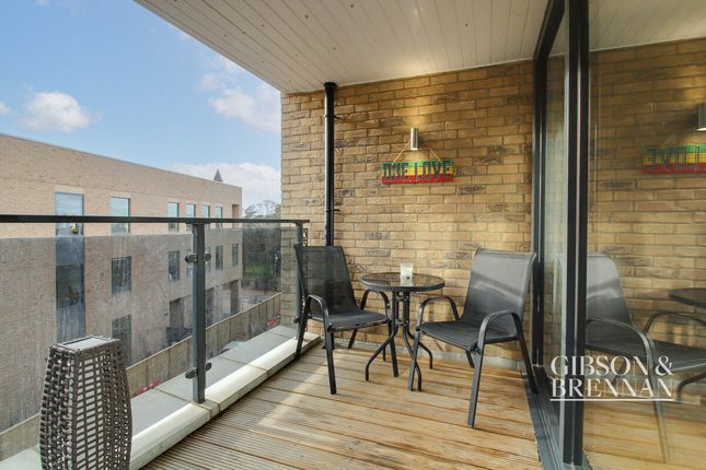 Flat for sale in Pullman Square, Grays