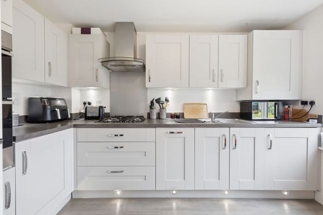 12 Coopers Close, Woodbridge photo 3