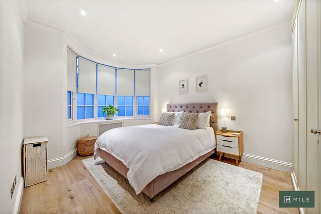 Flat for sale in Doyle Gardens, London