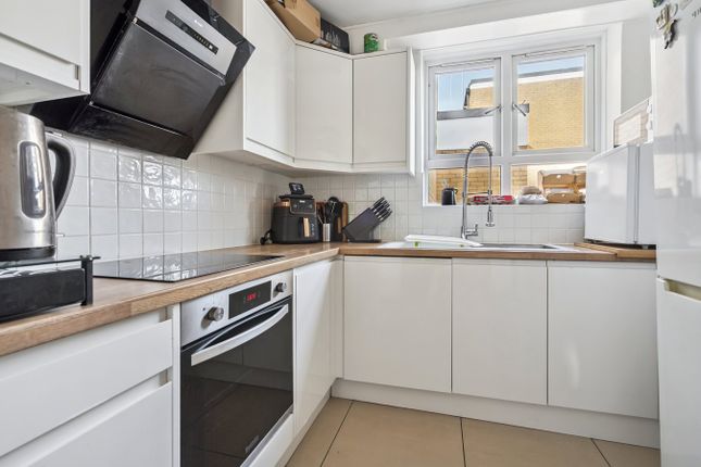 22, Wellesley Court, IVER photo 2