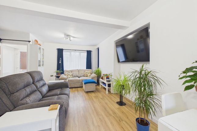 5 Harbour Way, Pembroke Dock photo 3