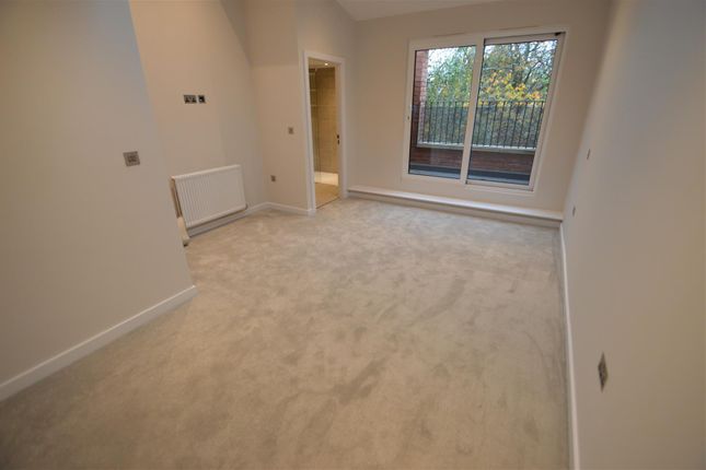 Town house to rent in Burton Road, West Didsbury, Manchester