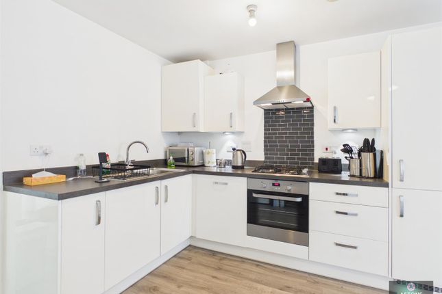 6, Bedivere Road, Ifield photo 2