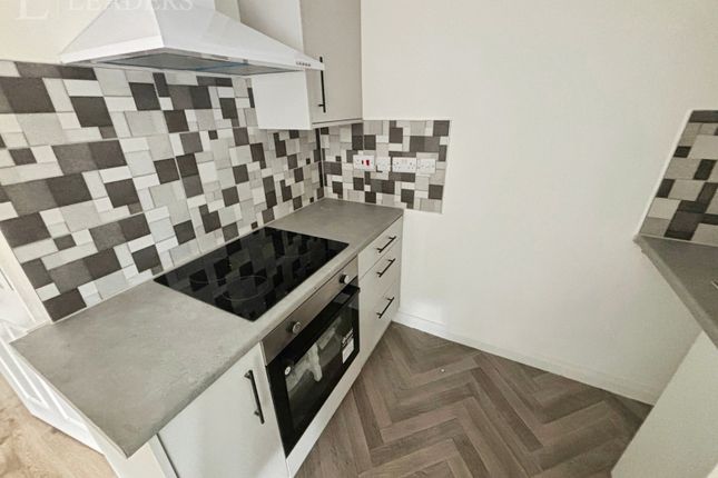 Flat 5, 22, Little Hallam Hill, Derbyshire photo 5