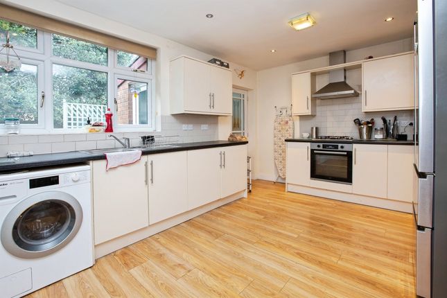 240, Lynncroft, Nottingham photo 4