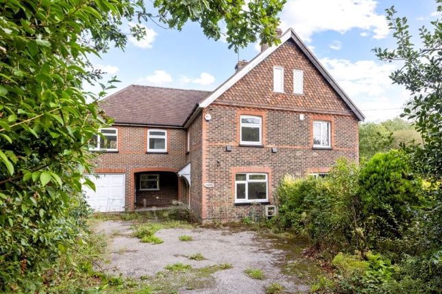 5 Bedroom Semi-Detached in RH10 9SW