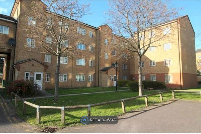 Flat, Kidman Close, Romford photo 5