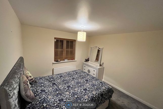 Room to rent in Longmeadow Drive, Wilstead, Bedford